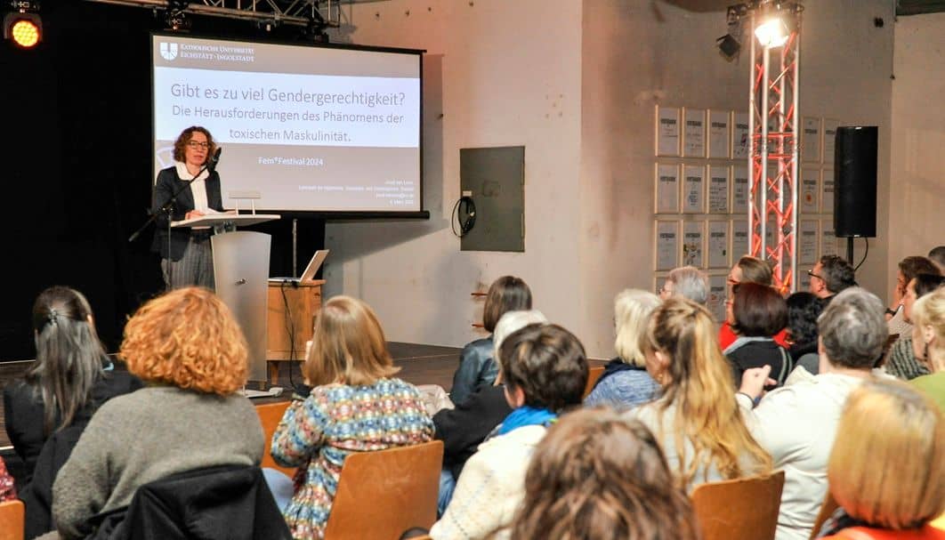 Image for Zum Internationalen Tag der Frau - Bühne frei für Ingolstadts Frauen - Neue Welt